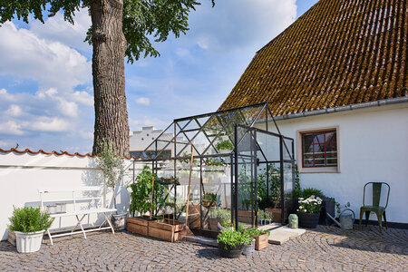 Halls Qube+ - 6,6 sort 3mm hærdet glas i hele baner