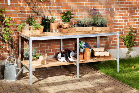 Natural Aluminium & Red Cedar Staging