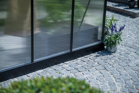 ICON 6 · 6.1 m² (6' x 10') Sort m/4 mm Polycarbonat